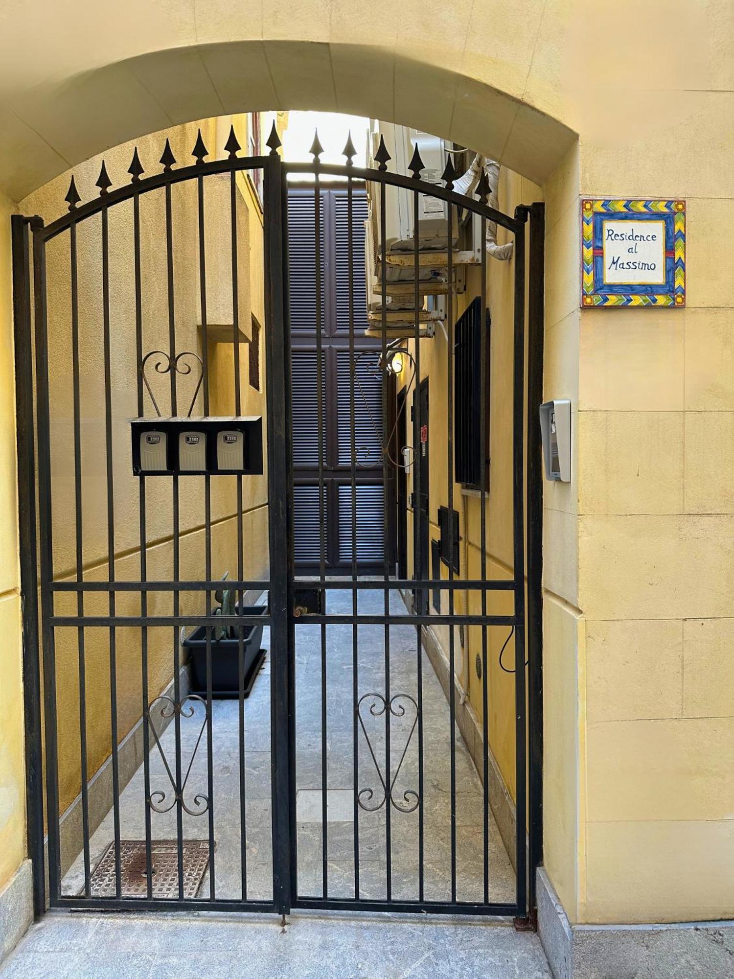 Appartamenti-Residence Al Massimo Palermo Exterior foto